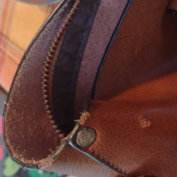 This is a brown leather computer bag - Picture 6 of 6